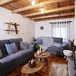 Vakantiehuis Oiti Mountain Pavliani